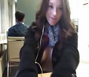 Elle se masturbe