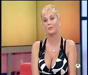 Escote de infarto de Lucia LaPiedra