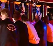 Zoccole calde dentro ad un bar