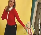 La tettona Erica Campbell fotografata mentre stira