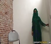 Pakistani babe loves the glory hole