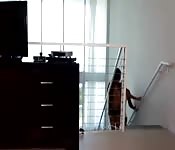 Latina jovem e desejável fodida por negro mais velho
